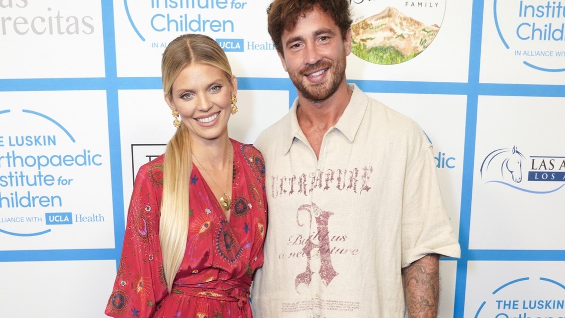 90210's AnnaLynne McCord Marries Danny Cipriani After Crowdfunding Wedding 