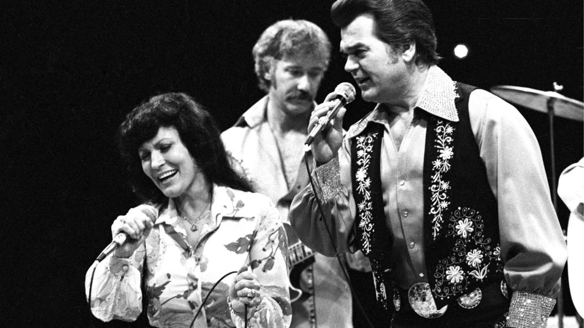 1975 Hit, Sung by Conway Twitty and His 16-Year-Old Daughter, Named One of the Best Age Gap Duets of the ‘70s 