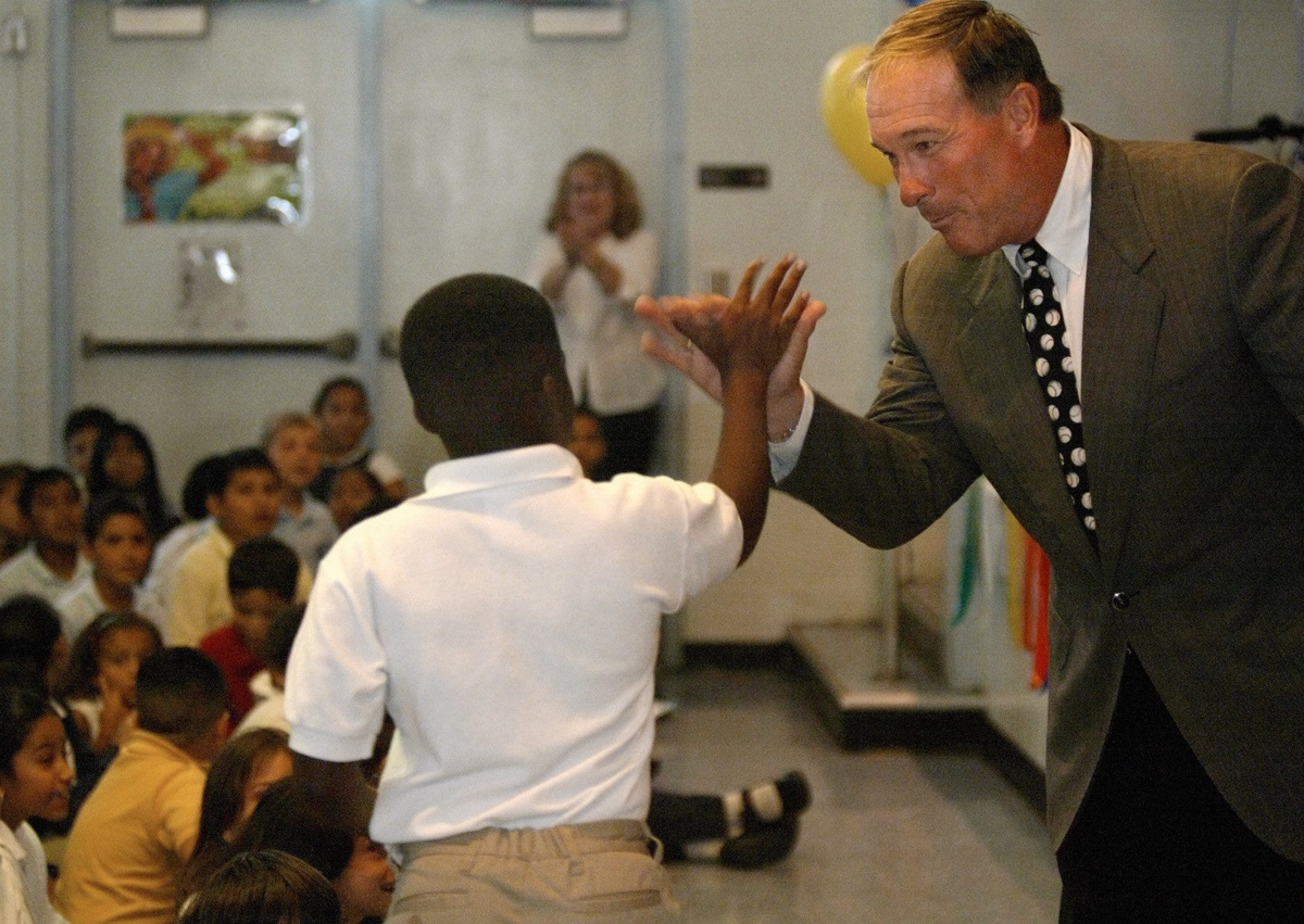 Gary Carter in 2003 congratulating a Belvedere elementary student who won a bike for earning the most points through a reading program. Carter was representing the Gary Carter Foundation which helped elementary schools in Palm Beach County develop reading skills in students in economically challenged areas.