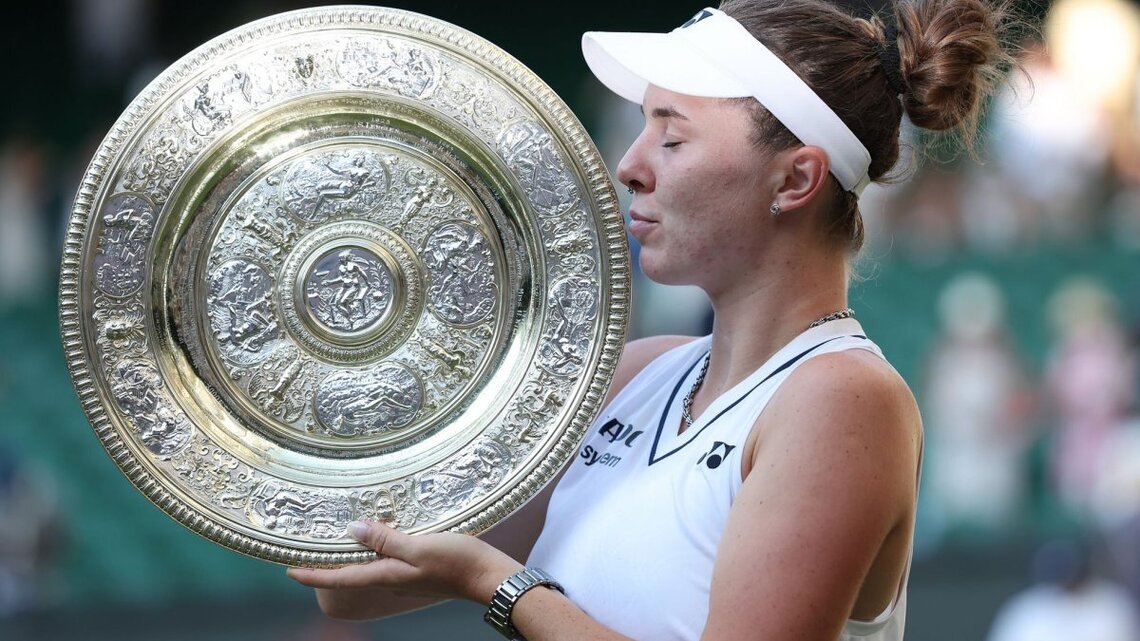 Linda Noskova defeats Karolina Muchova for Wimbledon 2026 title 