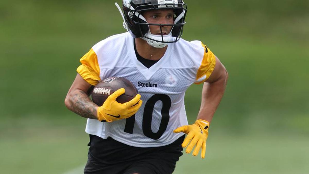  Jul 24, 2025; Latrobe, PA, USA; Pittsburgh Steelers wide receiver Roman Wilson (10) participates in drills during training camp at Saint Vincent College. Mandatory Credit: Charles LeClaire-Imagn Images | Charles LeClaire-Imagn Images 