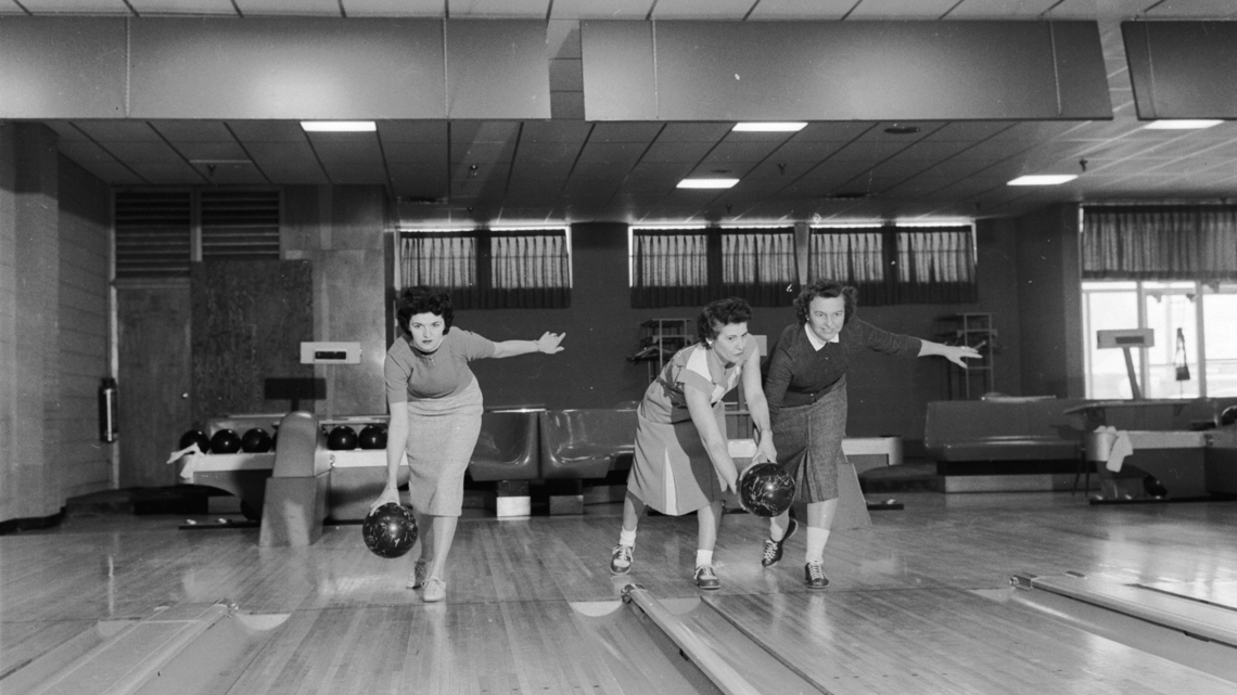 Allison Schrager: Why bowl together when you can scroll alone?