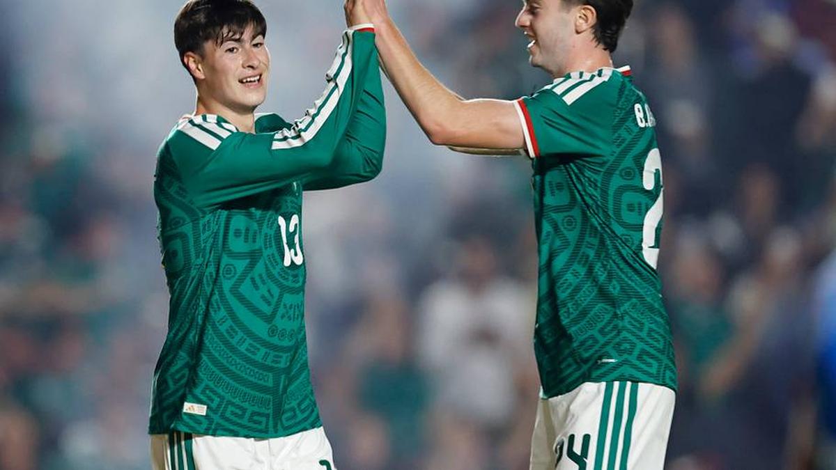  Armando González (left) will look to bag his second goal for El Tri. | Rodrigo Oropeza/Getty Images 