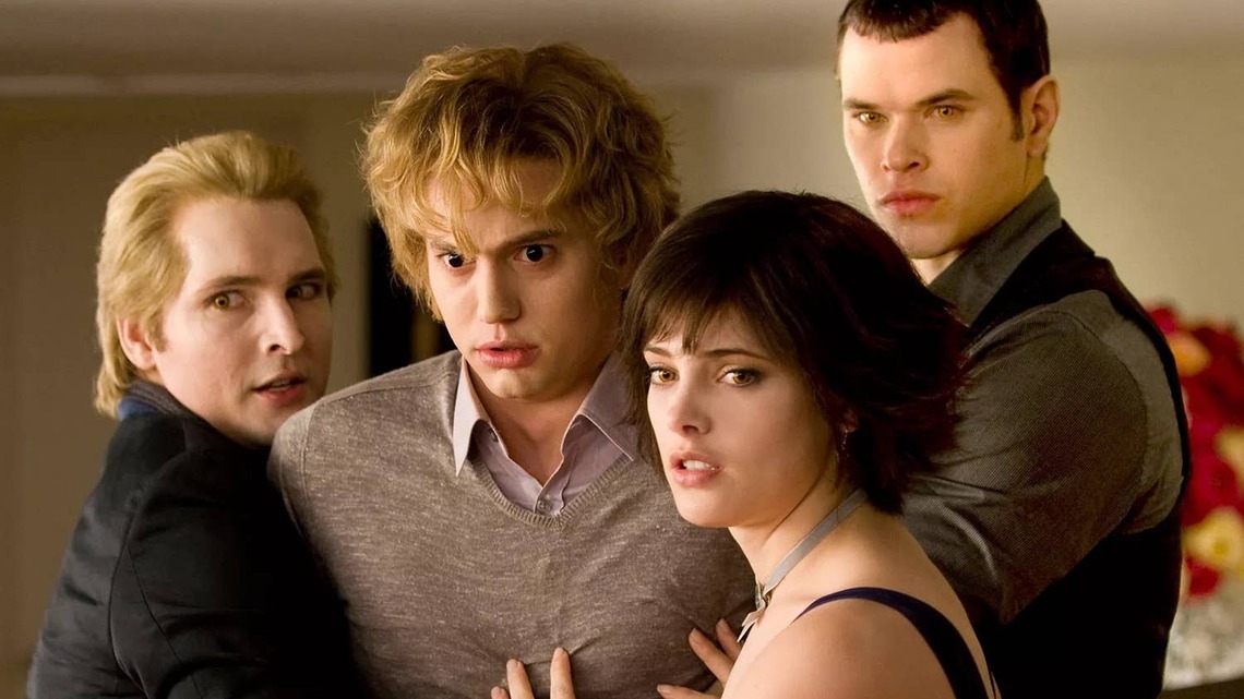 These Twilight Stars Active Group Chats Include ‘Some Werewolves, Some Volturi' 
