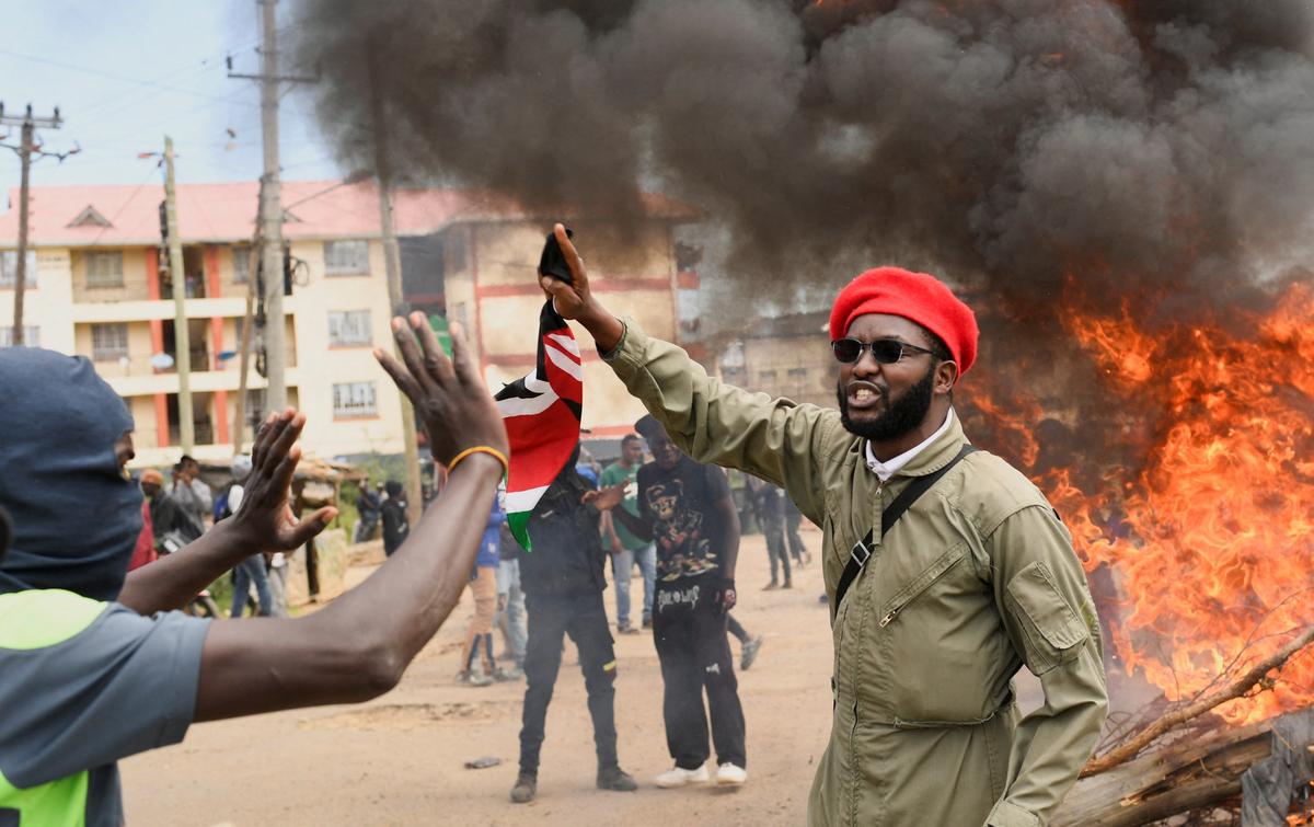 Demonstrators participate during a protest against a U.S.-backed Ebola quarantine plan on the establishment of a 50-bed facility at a Kenyan air force base that was intended to host Americans exposed to Ebola, in Nanyuki town, in Laikipia County, Kenya June 1, 2026. REUTERS/John Muchucha