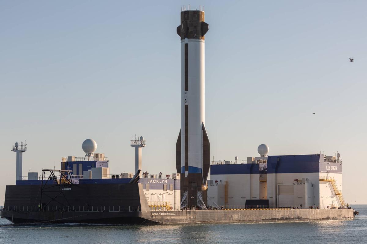  NASA's first commercial moon base contract goes to Jeff Bezos's Blue Origin 