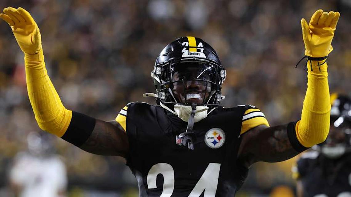  Jan 12, 2026; Pittsburgh, PA, USA; Pittsburgh Steelers cornerback Joey Porter Jr. (24) reacts after a play during the second half of an AFC Wild Card Round game against the Houston Texans at Acrisure Stadium. Mandatory Credit: Charles LeClaire-Imagn Images | Charles LeClaire-Imagn Images 