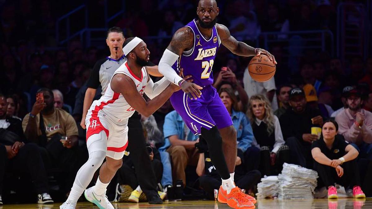  LeBron James and the Lakers fell flat in a costly loss to the Rockets. | Gary A. Vasquez-Imagn Images 
