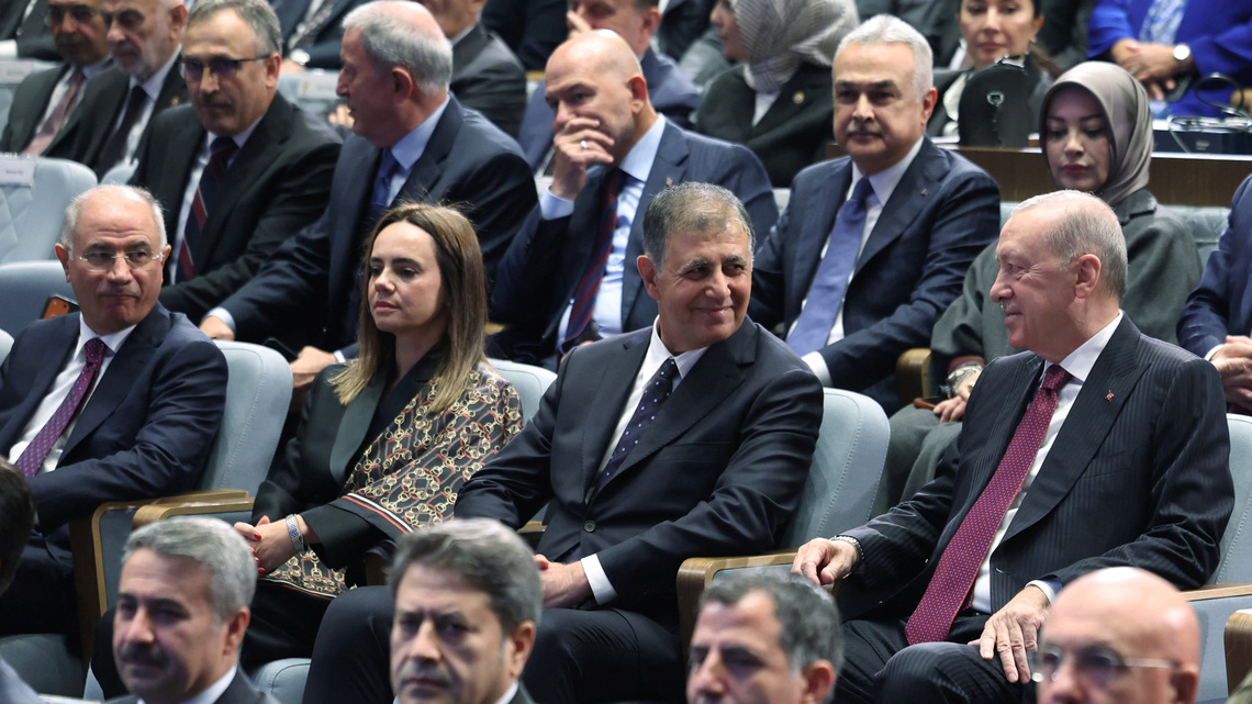 Mayor of Turkey's secular stronghold Izmir joins Erdogan's party