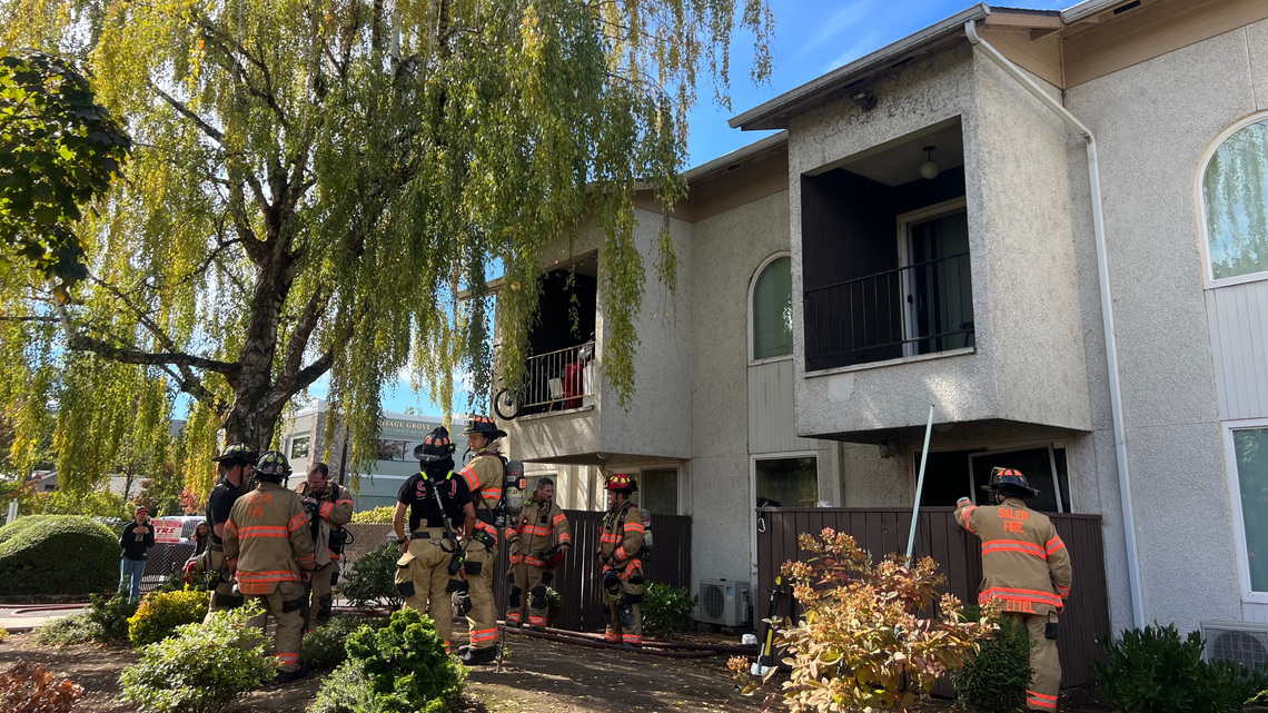 Two-alarm fire burns apartment unit in Salem 