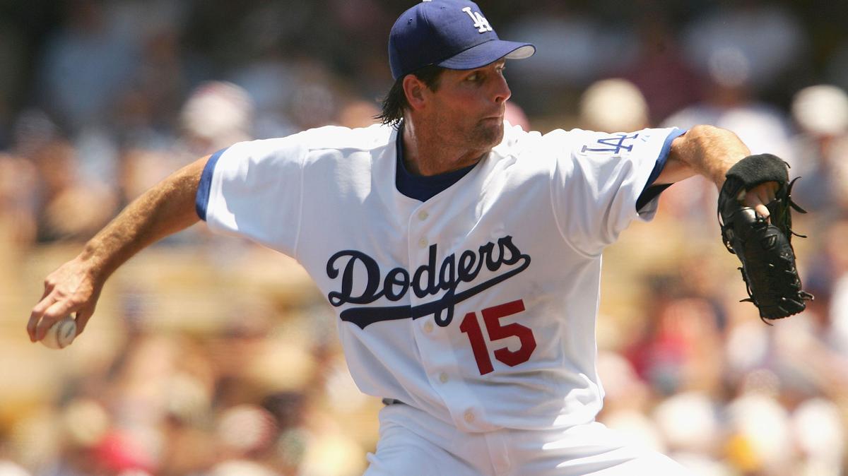 Scott Erickson of the Los Angeles Dodgers pitches against the Atlanta Braves on May 15, 2005, at Dodger Stadium in Los Angeles. (Nick Laham/Getty Images/TNS)