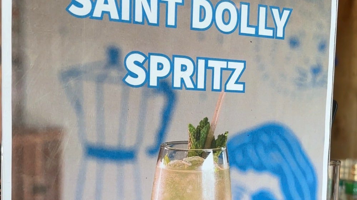 Prova Spirits debuts Dolly-inspired drink, new menu of small bites