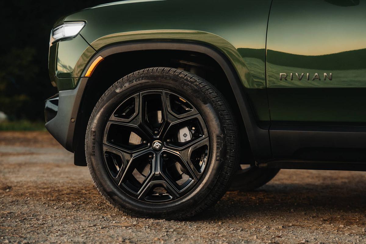  Rivian R1