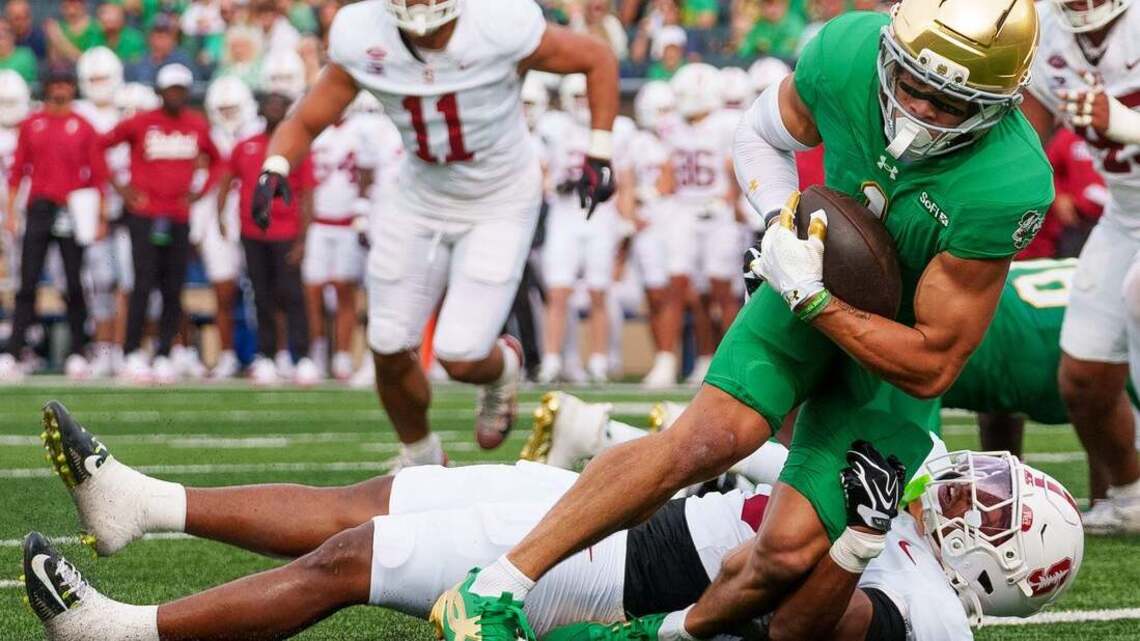 No. 3 Notre Dame reels off big plays, rolls over Stanford 