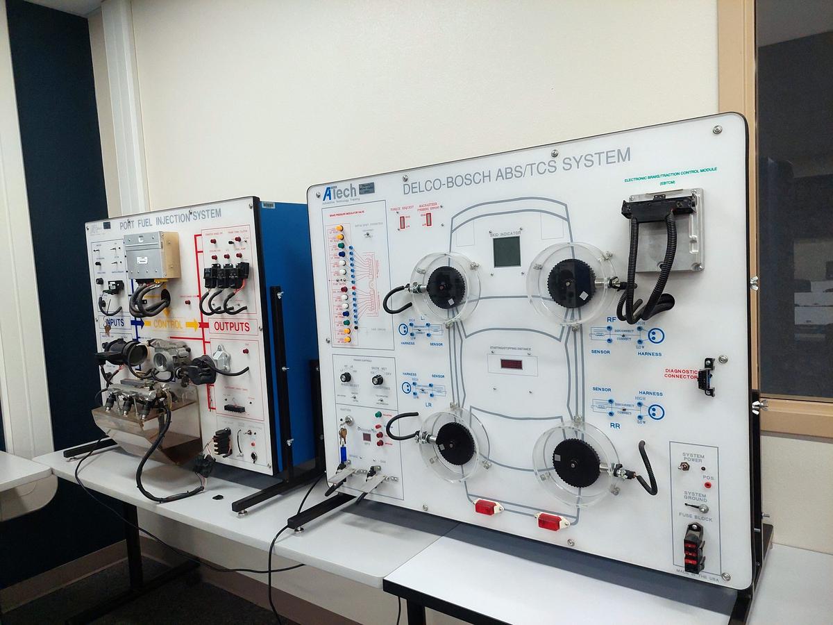  Students enrolled in Midland College's Petroleum Energy Program use these simulators to learn how to diagnose engine problems. Credit: Jordan Gass-Pooré for The Hechinger Report