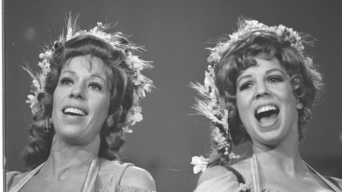Comedy Icons Carol Burnett, 93, and Vicki Lawrence, 77, Reunite in Sweet Selfie 
