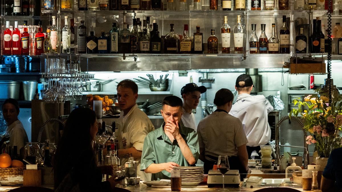 Employees work in the open kitchen of a restaurant in the Patriarch's Ponds neighbourhood in central Moscow, Russia July 11, 2025. REUTERS/Maxim Shemetov