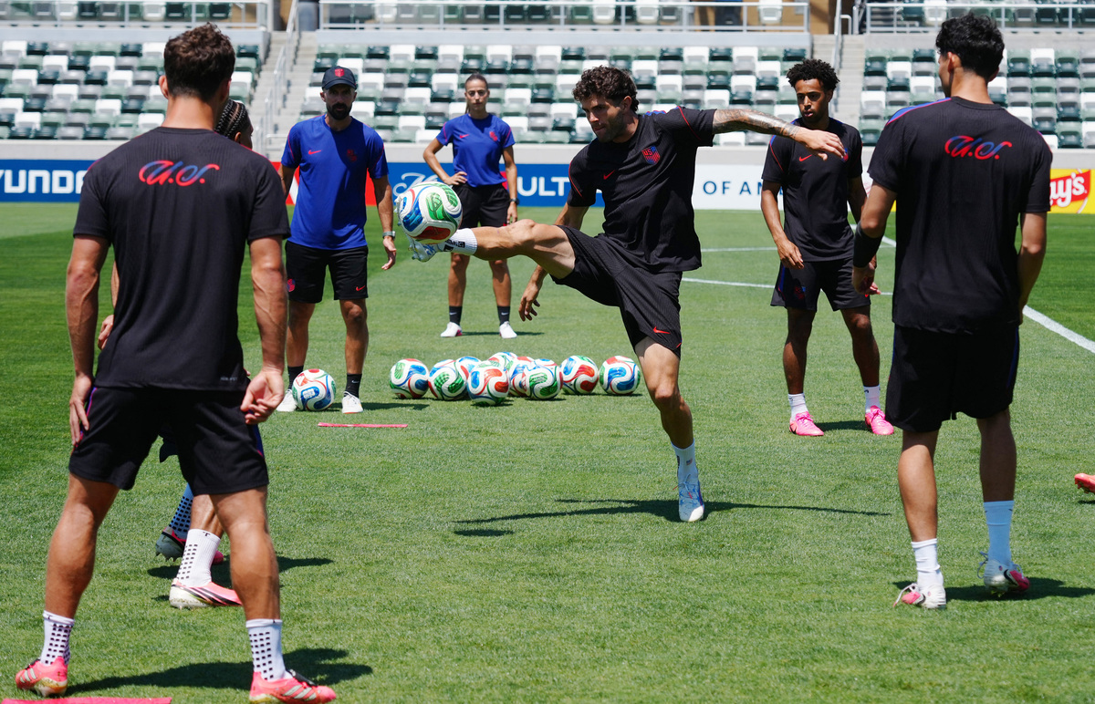 Soccer Football - FIFA World Cup 2026 - United States Training - Great Park Sports Complex, Irvine, California, U.S. - June 24, 2026 Christian Pulisic of the U.S. and teammates during training IMAGN IMAGES via Reuters/Kirby Lee