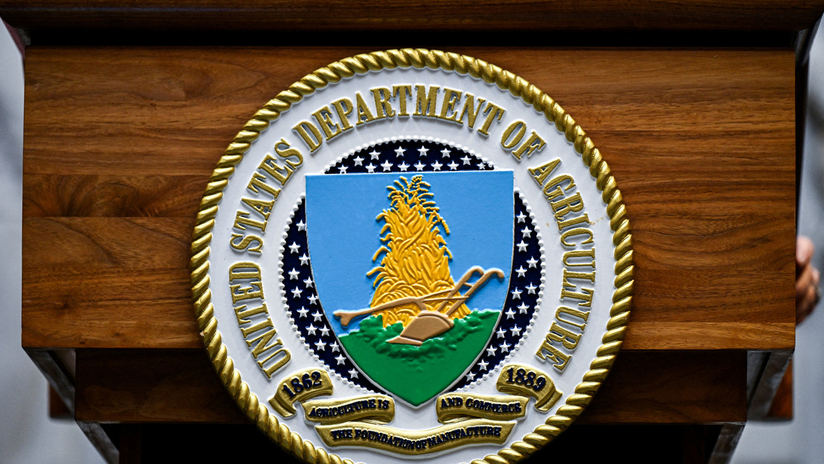 FILE PHOTO: A U.S. Department of Agriculture podium plaque at the USDA building in Washington, D.C., U.S., March 24, 2026. REUTERS/Annabelle Gordon/File Photo