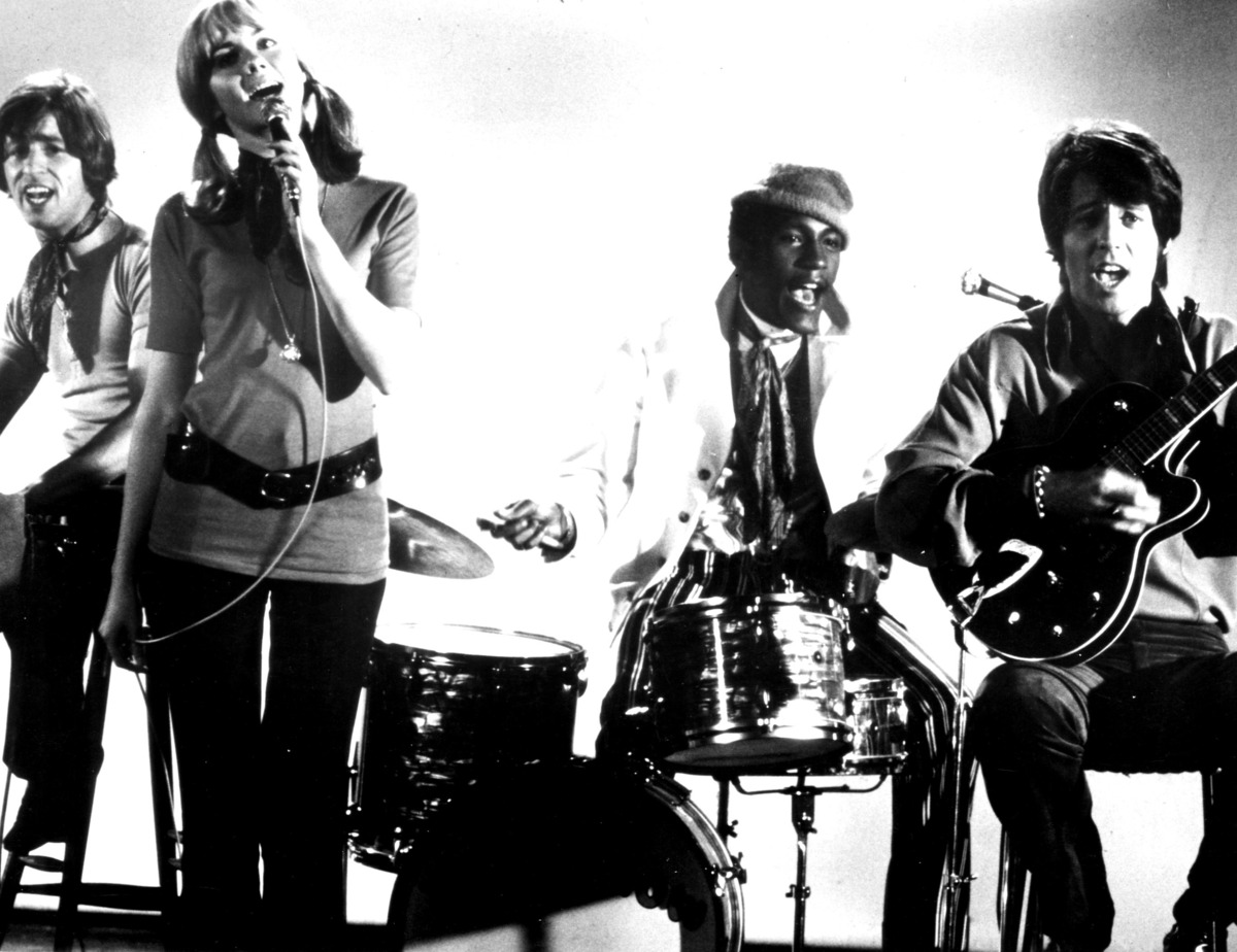 TOOMORROW, from left, Vic Cooper, Olivia Newton-John, Karl Chambers, Benny Thomas, 1970Courtesy the Everett Collection