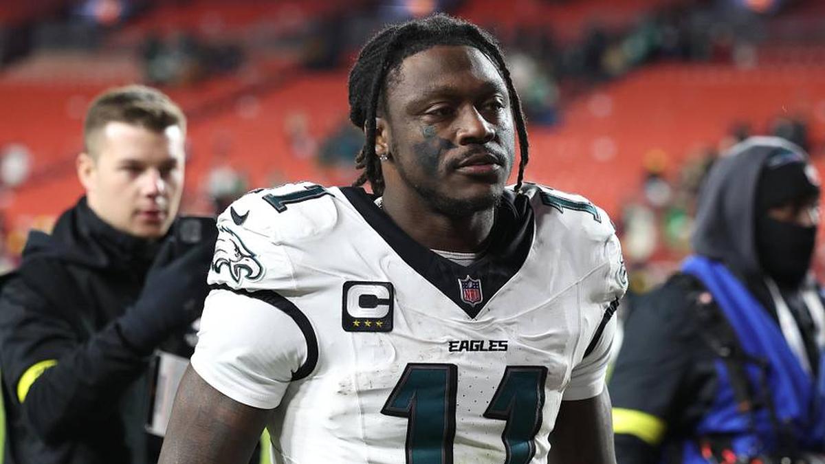  Dec 20, 2025; Landover, Maryland, USA; Philadelphia Eagles wide receiver A.J. Brown (11) leaves the field after the game against the Washington Commanders at Northwest Stadium. Mandatory Credit: Geoff Burke-Imagn Images | Geoff Burke-Imagn Images 