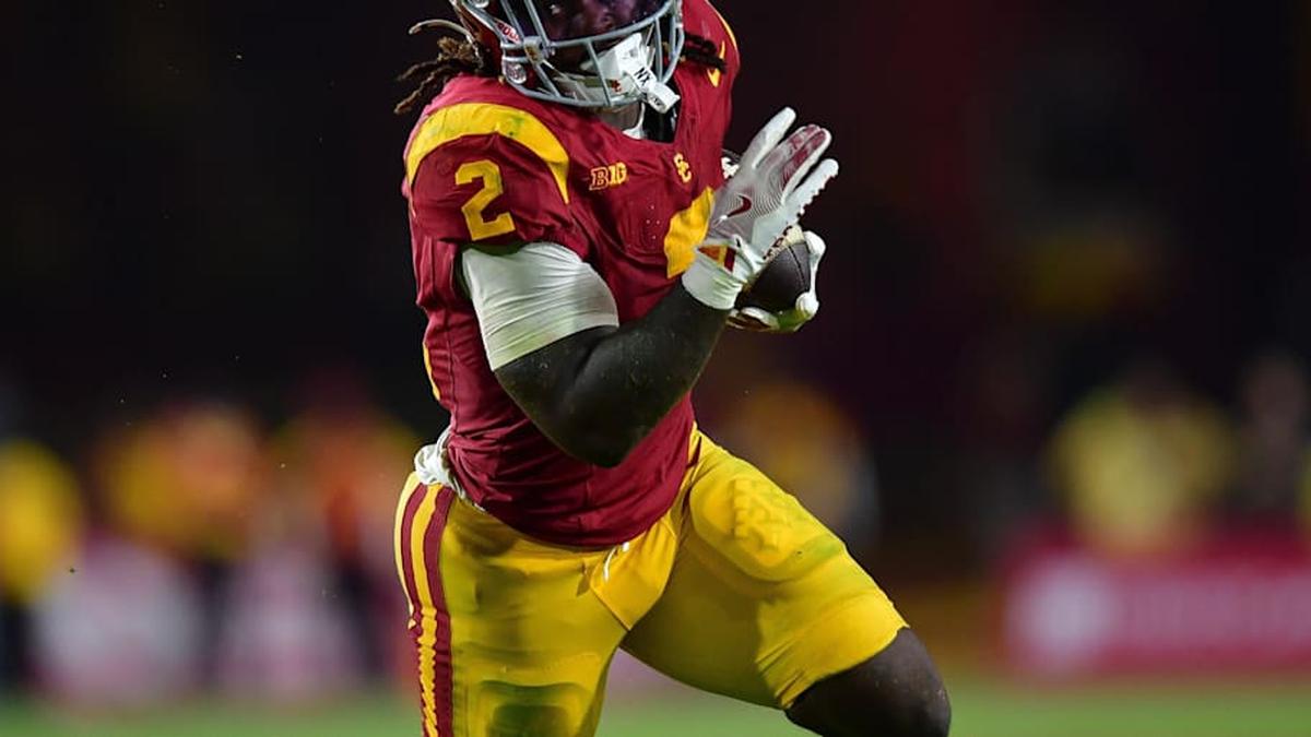  Sep 20, 2025; Los Angeles, California, USA; Southern California Trojans running back Waymond Jordan (2) runs the ball against the Michigan State Spartans during the second half at the Los Angeles Memorial Coliseum. Mandatory Credit: Gary A. Vasquez-Imagn Images | Gary A. Vasquez-Imagn Images 