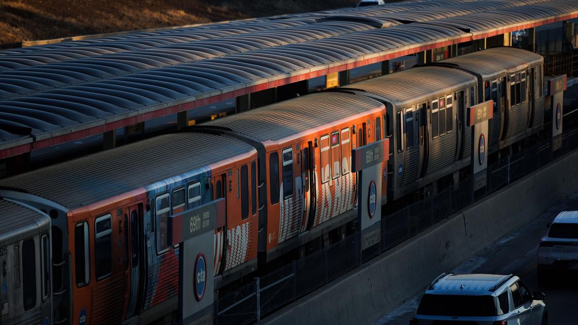 US Supreme Court declines to hear challenge to Illinois' law barring concealed carry of guns on public transit 