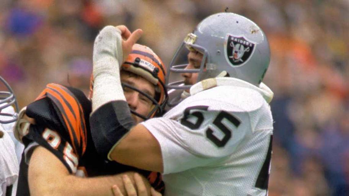  Nov 28, 1982; Cincinnati, OH, USA; FILE PHOTO; Los Angeles Raiders linebacker Matt Millen (55) and defensive back Vann McElroy (26) tackle Cincinnati Bengals tight end Dan Ross (89) at Riverfront Stadium. Mandatory Credit: Manny Rubio-USA TODAY NETWORK | Manny Rubio-Imagn Images 