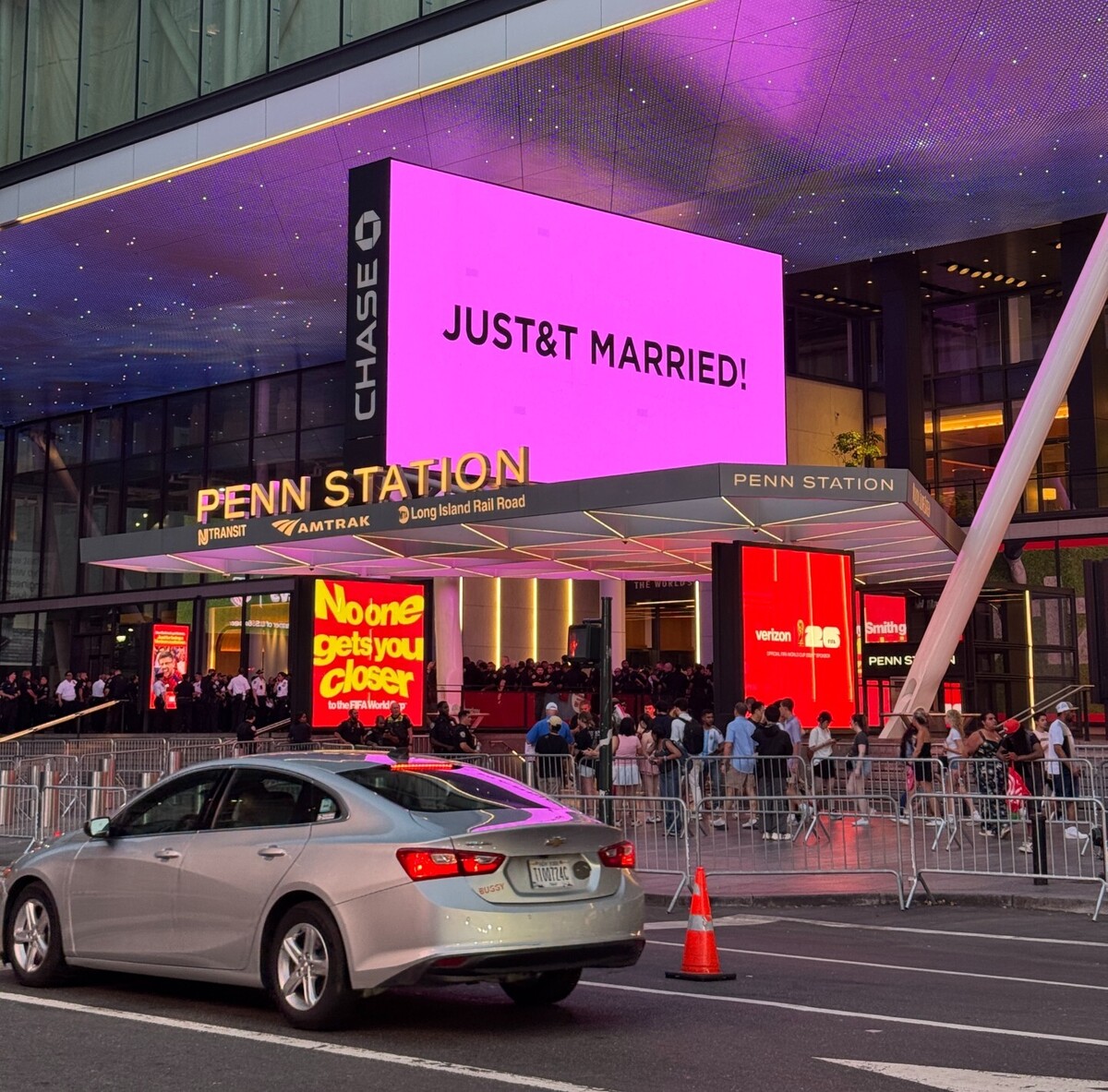  Taylor Swift and Travis Kelce MSG weddingUs Weekly 