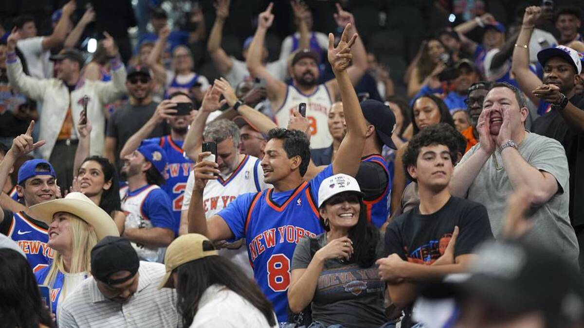  Knicks fans took over San Antonio, now it's time for the series to head to New York | Scott Wachter-Imagn Images 