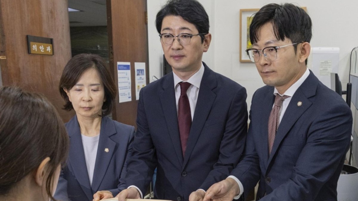 Lawmakers of the main opposition People Power Party, (from L to R) Choi Soo-jin, Joo Jin-woo, and Park Choong-kwon, submit a bill to an office of the National Assembly in Seoul, South Korea, 09 June 2026, to seek an independent counsel probe into an unprecedented shortage of ballot papers that disrupted voting in the June 3 local elections at some polling stations and, critics say, infringed upon voters' rights. Photo by YONHAP / EPA