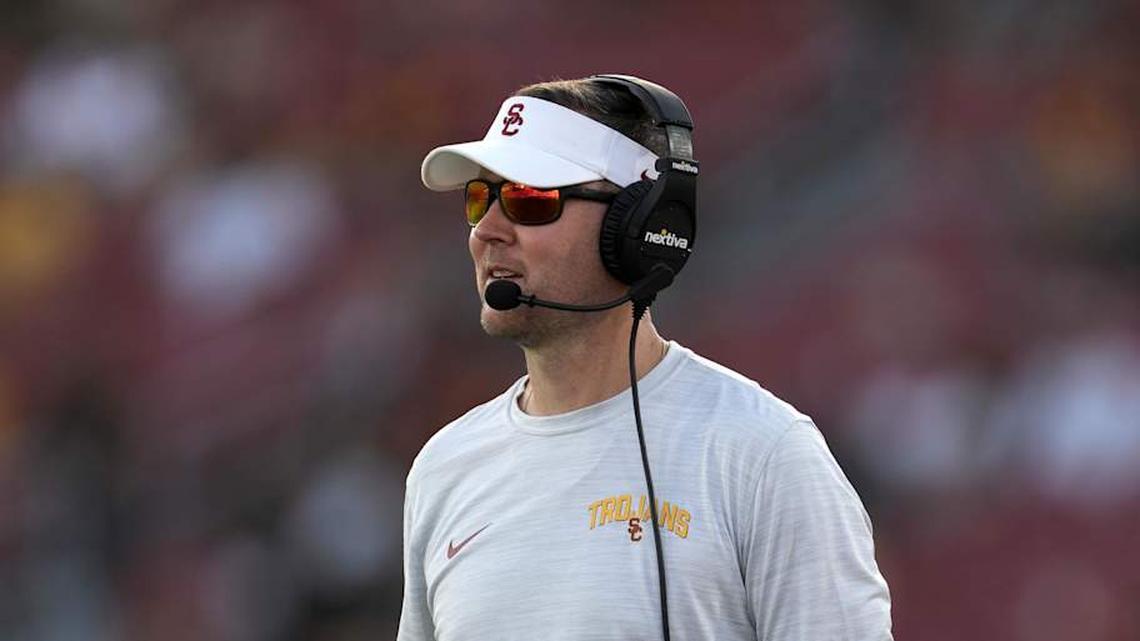  Sep 3, 2022; Los Angeles, California, USA; Southern California Trojans head coach Lincoln Riley reacts in the second half against the Rice Owls at United Airlines Field at Los Angeles Memorial Coliseum. Mandatory Credit: Kirby Lee-Imagn Images | Kirby Lee-Imagn Images 