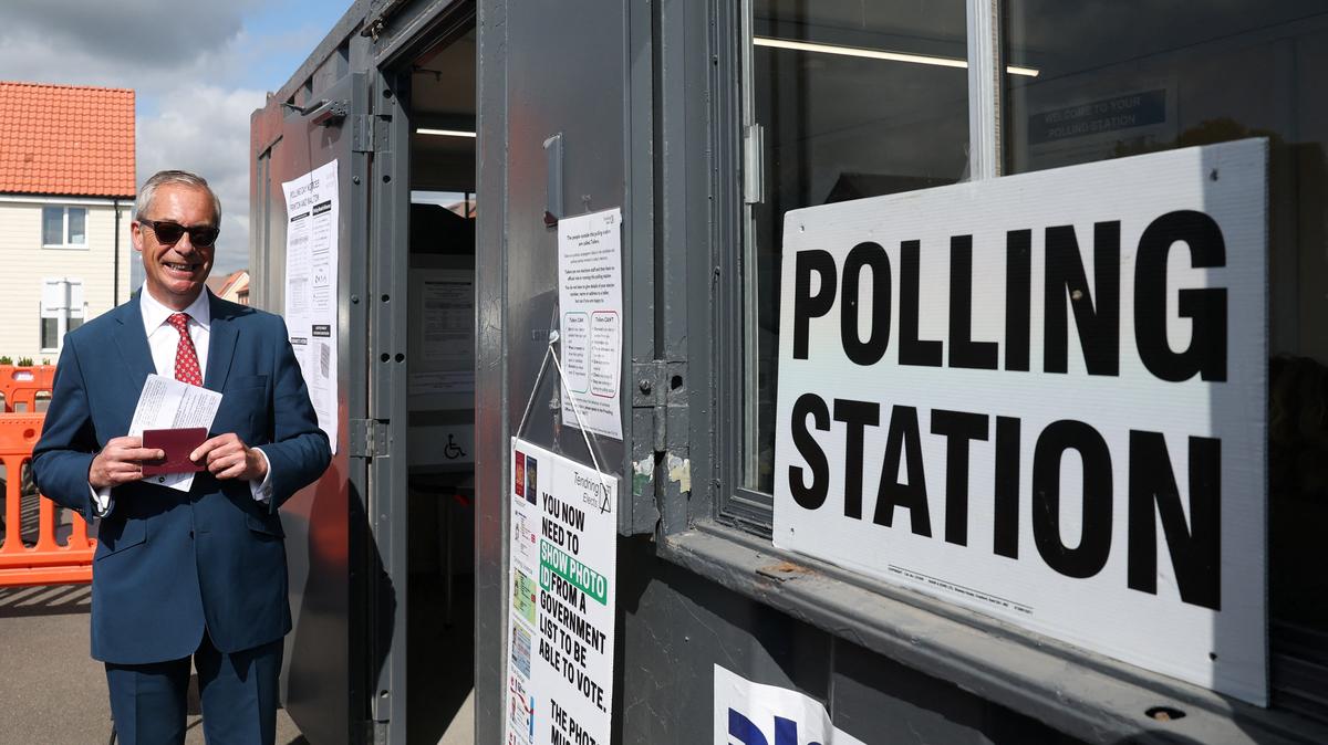 Britain's Reform UK leader Nigel Farage poses outside a polling station as he arrives to vote during local elections in Walton-on-the-Naze, Britain, May 7, 2026. REUTERS/Toby Melville