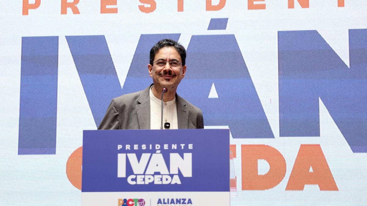FILE PHOTO: Colombian presidential candidate Ivan Cepeda of the Historic Pact (Pacto Historico) reacts during a press conference in Bogota, Colombia May 28, 2026. REUTERS/Luisa Gonzalez/File Photo