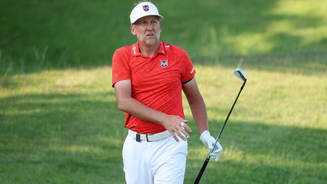 Ian Poulter plays on torn meniscus, surgery set for September