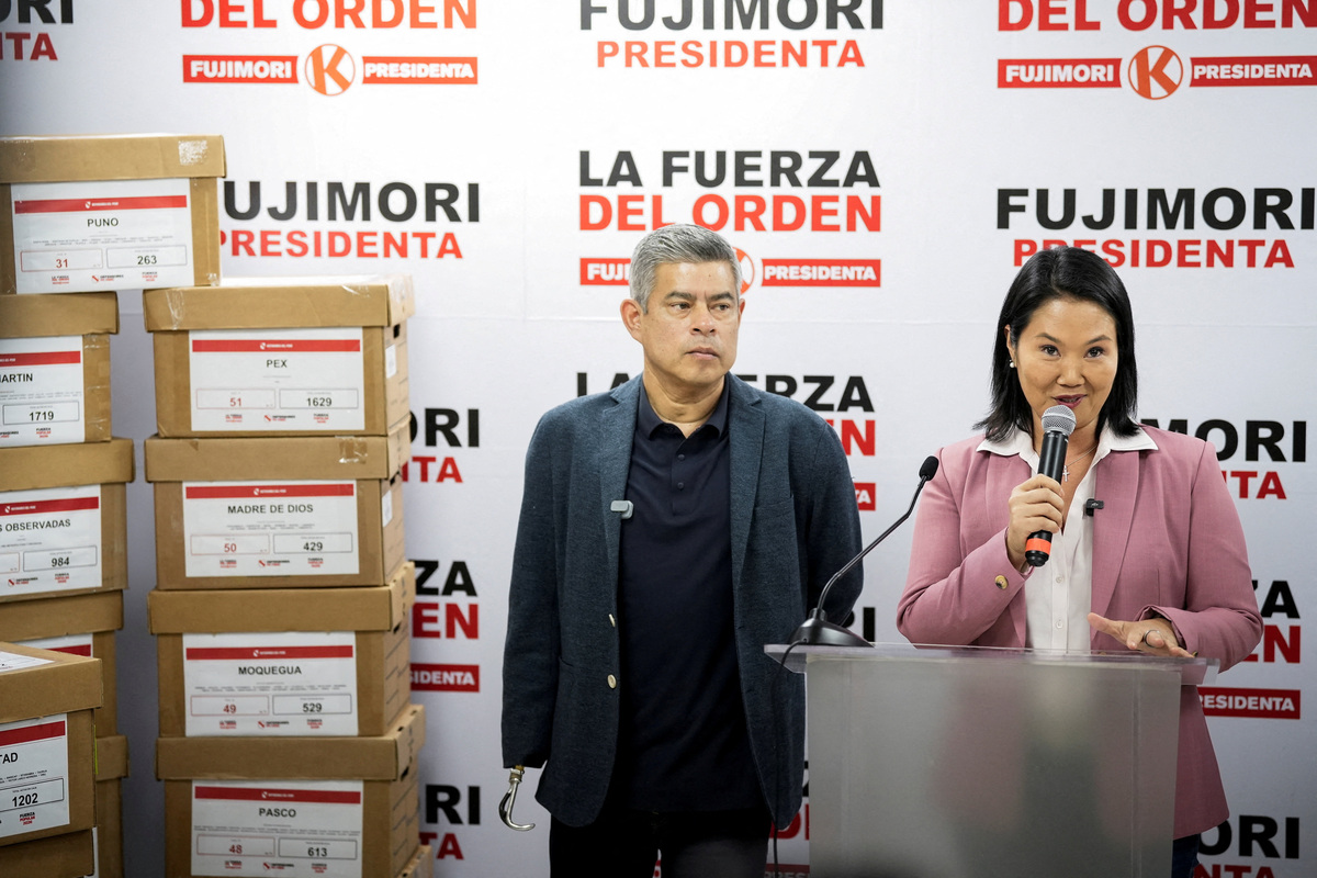 Peru's conservative Keiko Fujimori stands next to Luis Galarreta, the vice presidential candidate, as she addresses the media at her party's Popular Force headquarters, after she narrowly defeated leftist congressman Roberto Sanchez in the Peruvian presidential election, ahead of the official result announcement, in Lima, Peru, June 24, 2026. REUTERS/Angela Ponce