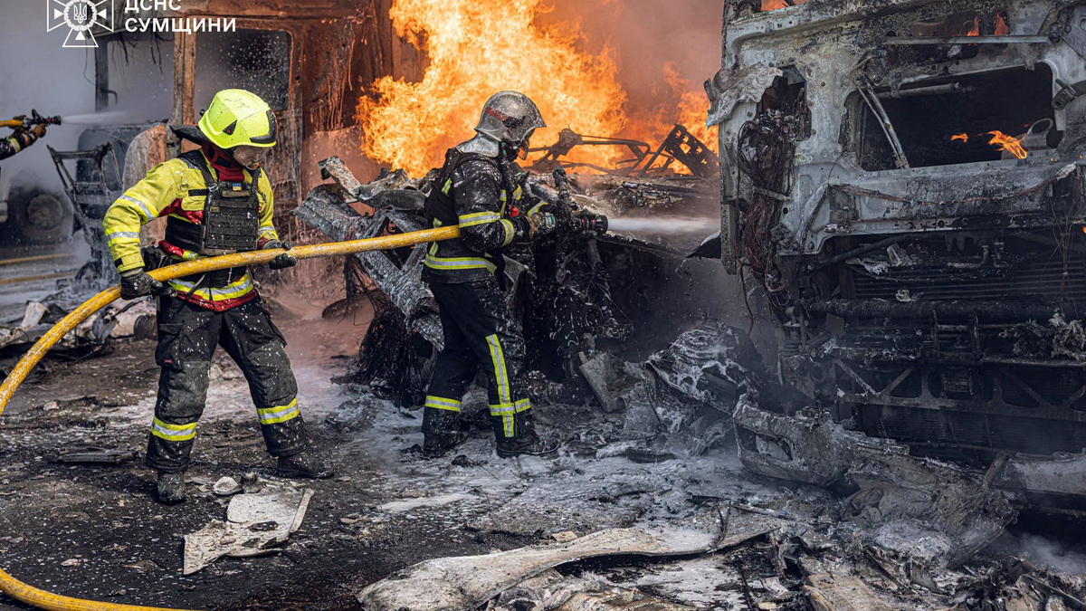 Firefighters work at the site of a Russian strike, amid Russia's attack on Ukraine, in Sumy, Ukraine, MANDATORY CREDIT in this handout picture released June 17, 2026. Press service of the State Emergency Service of Ukraine in Sumy region/Handout via REUTERS