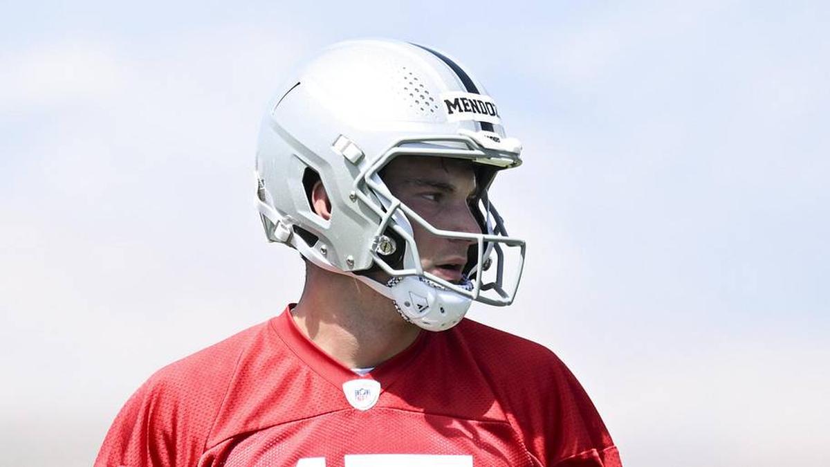  May 2, 2026; Henderson, NV, USA; Las Vegas Raiders quarterback Fernando Mendoza (15) runs through a drill during a Rookie Minicamp at Intermountain Health Performance Center. Mandatory Credit: Candice Ward-Imagn Images | Candice Ward-Imagn Images 
