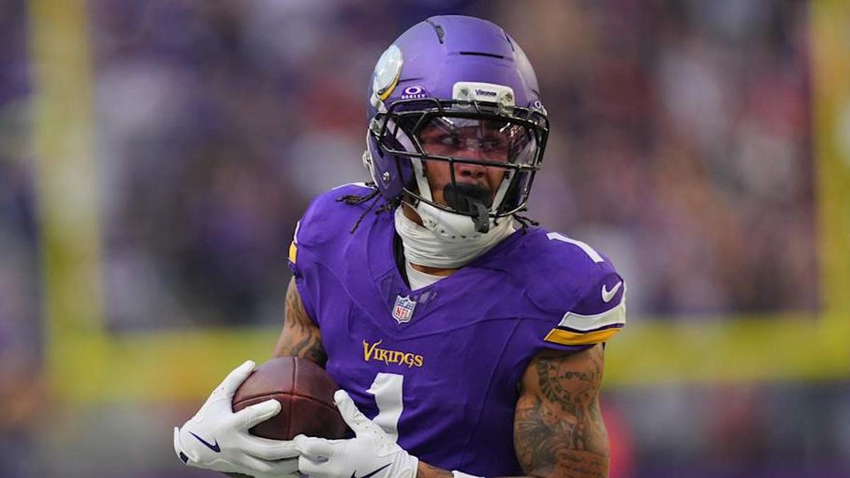  Nov 16, 2025; Minneapolis, Minnesota, USA; Minnesota Vikings wide receiver Jalen Nailor (1) runs for a gain during the fourth quarter against the Chicago Bears at U.S. Bank Stadium. Mandatory Credit: Brad Rempel-Imagn Images | Brad Rempel-Imagn Images 