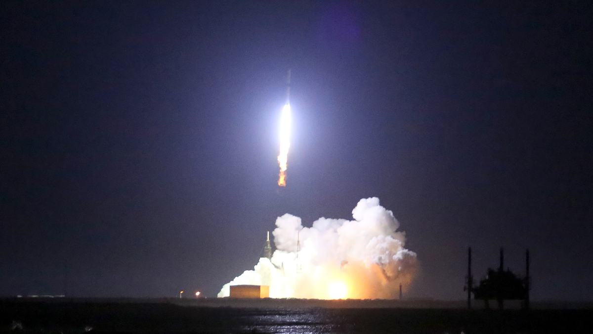 Blue Origin's New Glenn rocket on its debut launch lifts off from Cape Canaveral Space Force Station's Launch Complex 36 on Jan. 16, 2025. (Richard Tribou/Orlando Sentinel/TNS)