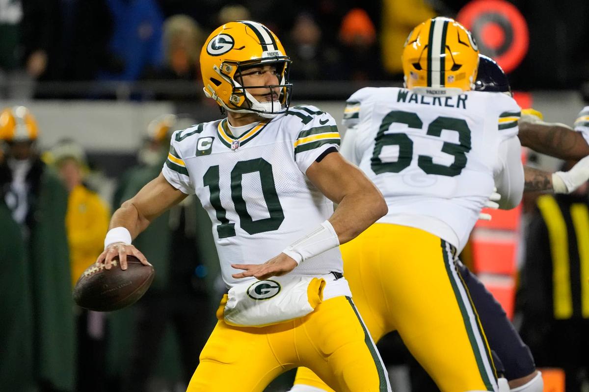  Green Bay Packers quarterback Jordan Love (10) stands in the pocket against the Chicago Bears on Jan. 10, 2026. David Banks-Imagn Images