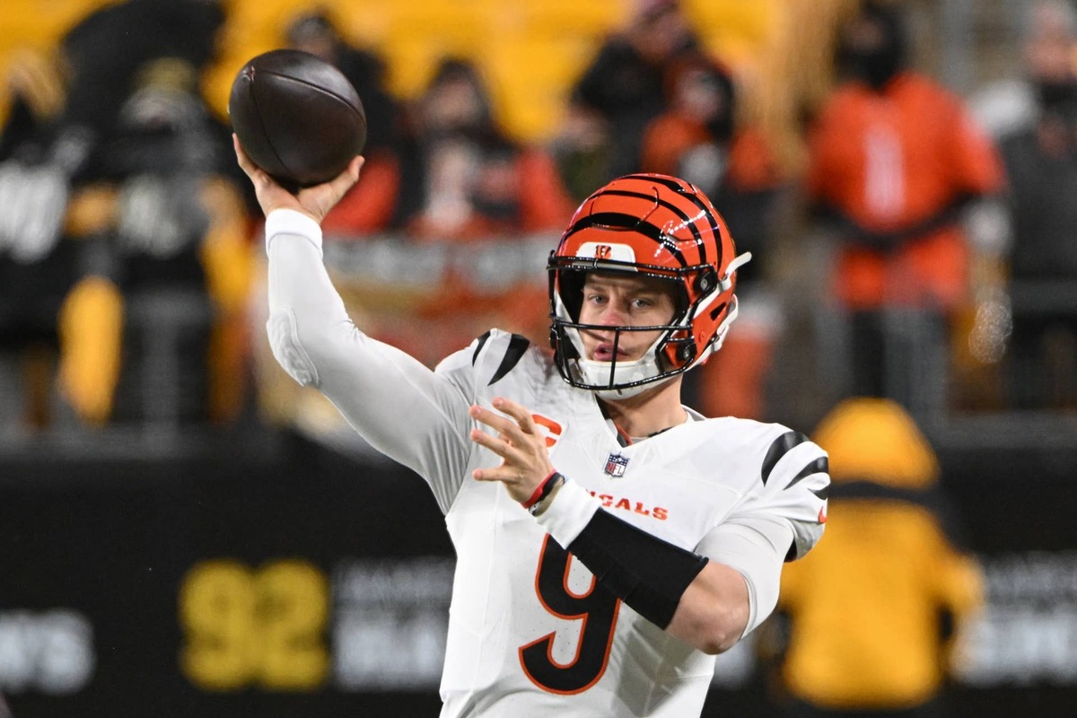  Jan 4, 2025; Pittsburgh, Pennsylvania, USA; Cincinnati Bengals quarterback Joe Burrow (9) warms up for a game against the Pittsburgh Steelers at Acrisure Stadium. Mandatory Credit: Barry Reeger-Imagn Images 