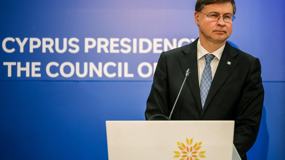 European Commissioner for Economy and Productivity, and for Implementation and Simplification Valdis Dombrovskis attends a Eurogroup press conference, in Nicosia, Cyprus May 22, 2026. REUTERS/Yiannis Kourtoglou