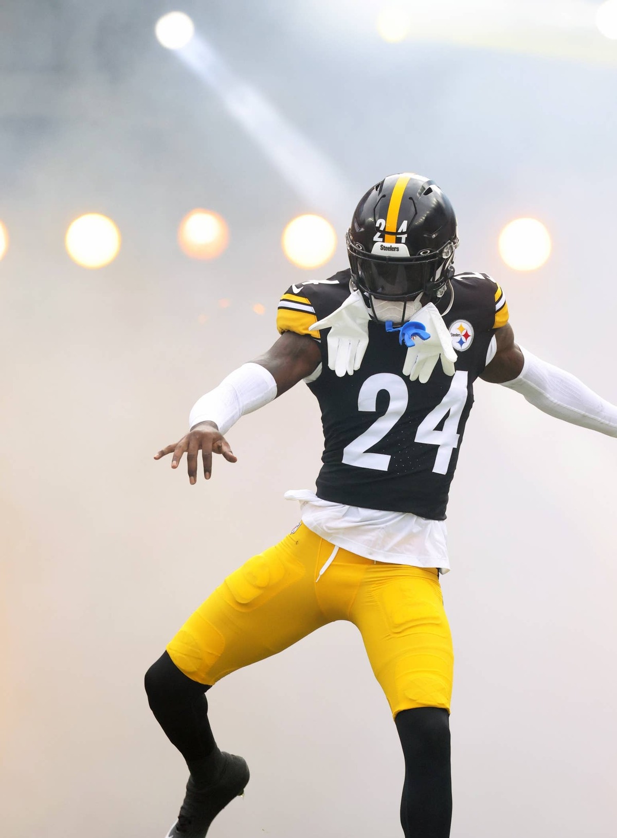  Nov 2, 2025; Pittsburgh, Pennsylvania, USA; Pittsburgh Steelers cornerback Joey Porter Jr. (24) reacts as he takes the field against the Indianapolis Colts at Acrisure Stadium. Mandatory Credit: Charles LeClaire-Imagn Images reuters.com,2025:newsml_MT1USATODAY27494678:1236789006