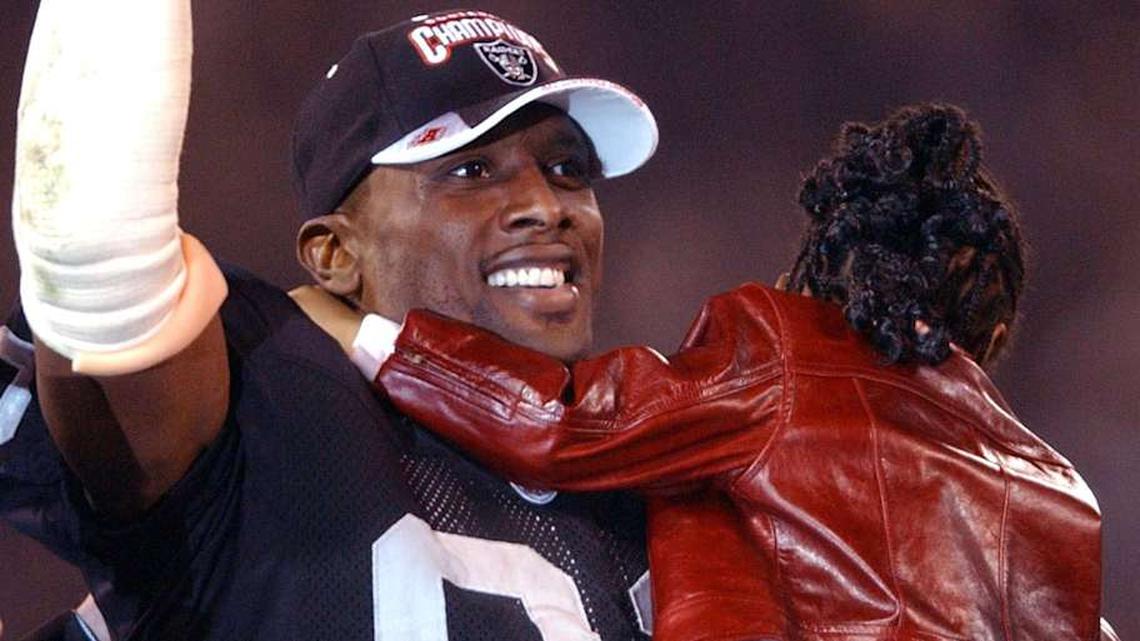  Jan 19, 2003; Oakland, CA, USA; Oakland Raiders receiver Tim Brown holds his daughter Timon Brown after the AFC Championship against the Tennessee Titans. The Raiders defeated the Titans, 41-24, to advance to the Super Bowl for the first tine since 1984. Mandatory Credit: Kirby Lee-Imagn Images | Kirby Lee-Imagn Images 