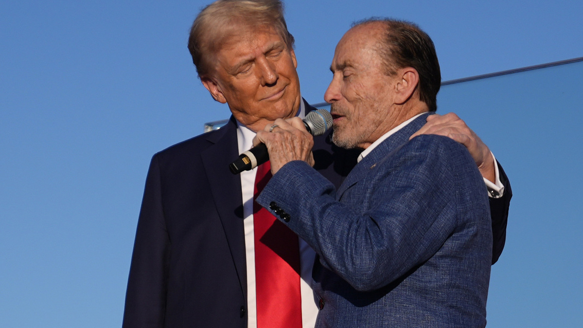 Election 2024 Trump. Republican presidential nominee former President Donald Trump greets Lee Greenwood as he arrives at a campaign rally at the Butler Farm Show, Saturday, Oct. 5, 2024, in Butler, Pa. (AP Photo/Evan Vucci)