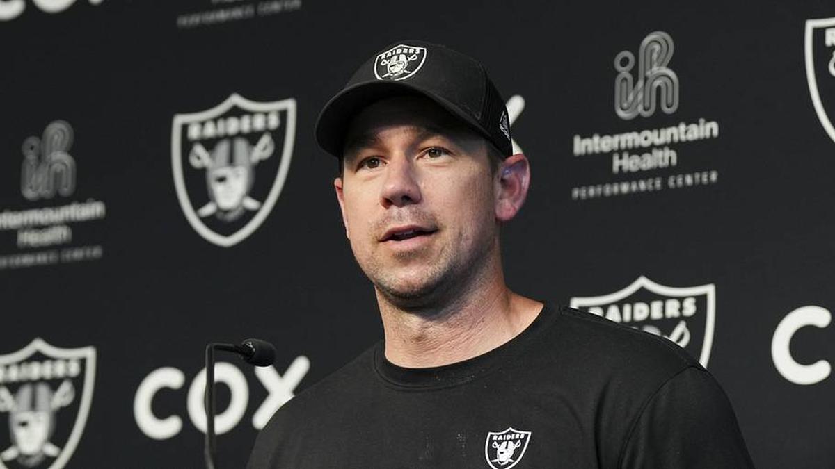  May 20, 2026; Henderson, NV, USA; Las Vegas Raiders head coach Klint Kubiak speaks during a news conference during organized team activities at Intermountain Health Performance Center. Mandatory Credit: Candice Ward-Imagn Images | Candice Ward-Imagn Images 
