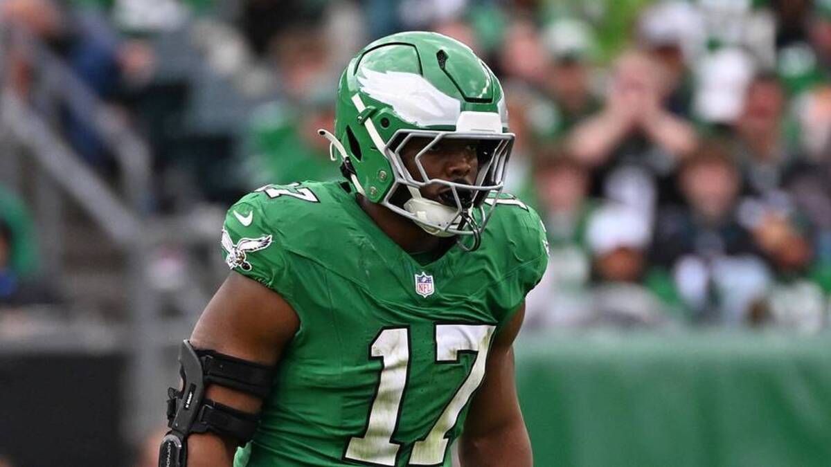  Oct 26, 2025; Philadelphia, Pennsylvania, USA; Philadelphia Eagles linebacker Nakobe Dean (17) ]against the New York Giants at Lincoln Financial Field. Mandatory Credit: Eric Hartline-Imagn Images | Eric Hartline-Imagn Images 