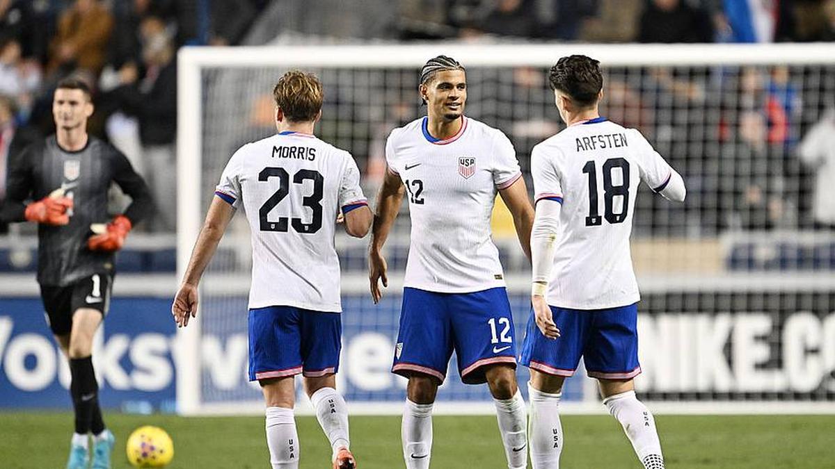  Robinson (center) has 38 caps with the U.S. team. | Mark Smith/ISI Photos/USSF/Getty Images 
