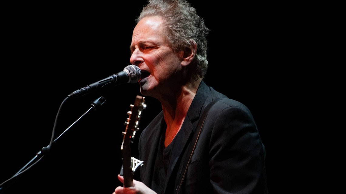 Lindsey Buckingham Plays Fleetwood Mac's ‘Go Your Own Way' With 21-Year-Old Singer 